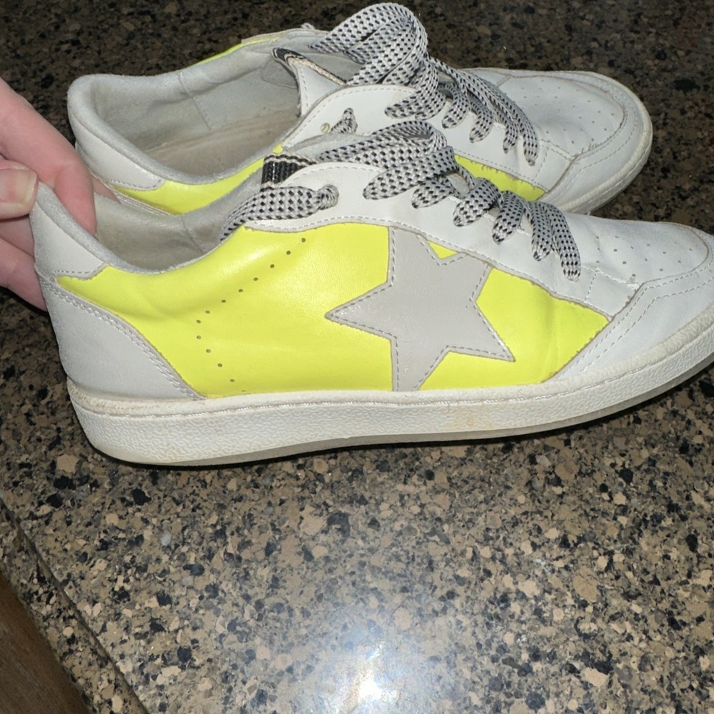 shu‎ shop sneakers 7.5 White Leather With Bright Yellow